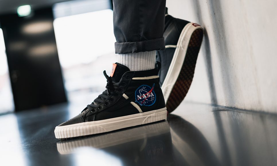 vans-VN0A3DQ5UQ31-x-nasa-space-sk8-hi-1