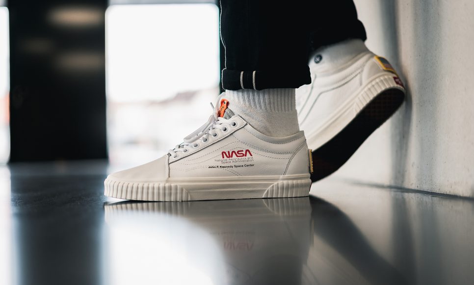 vans-VN0A3DQ5UQ31-x-nasa-space-sk8-hi-8