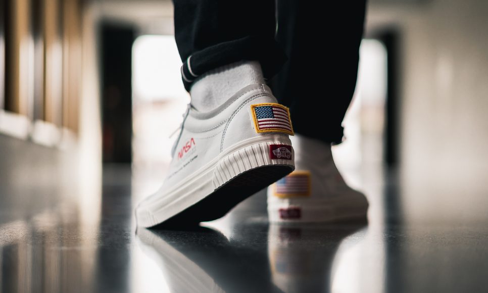 vans-VN0A3DQ5UQ31-x-nasa-space-sk8-hi-9