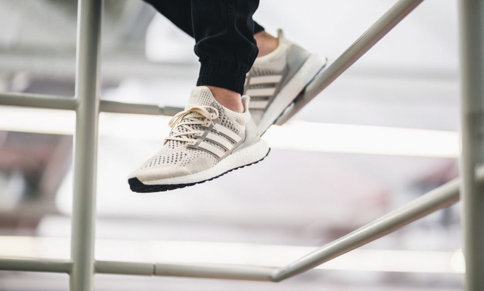 adidas-ultraboost-ltd-legacy-pack-beige-weiss-bb7802-mood-1
