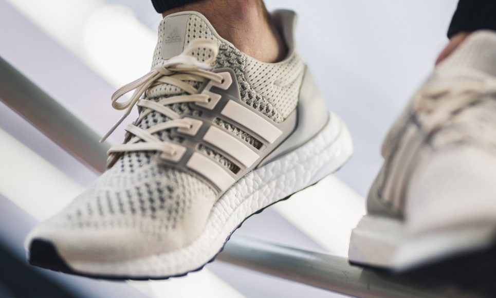 adidas-ultraboost-ltd-legacy-pack-beige-weiss-bb7802-mood-2