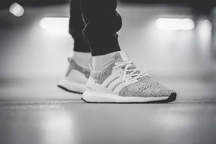 adidas-ultraboost-weiss-grau-f36155-mood-1