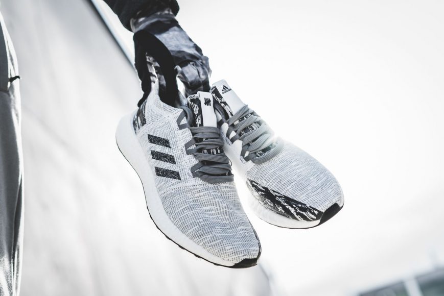 adidas-x-undftd-pureboost-element-grau-weiss-bc0474-mood-1