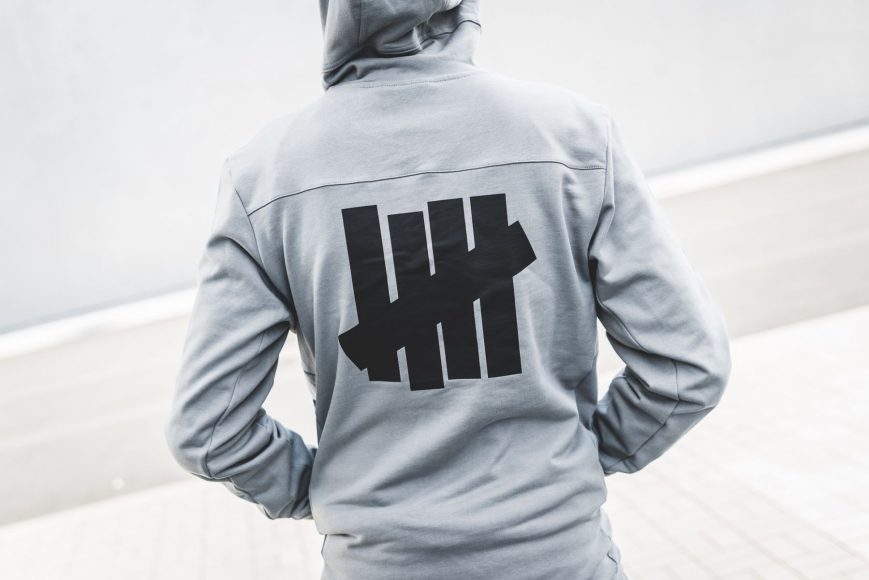adidas-x-undftd-tec-hoodie-grau-dn8782-mood-2