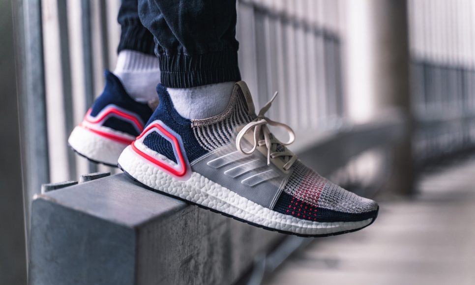 adidas-ultraboost-19-beige-navy-b37705-mood-1