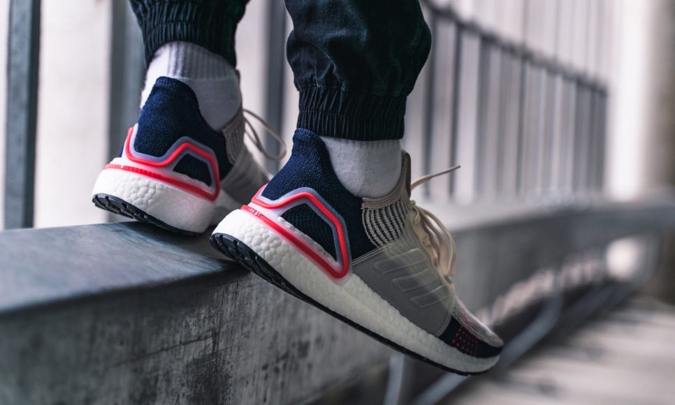 adidas-ultraboost-19-beige-navy-b37705-mood-3