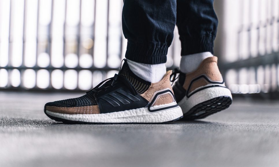 adidas-ultraboost-19-schwarz-beige-f35241-mood-1