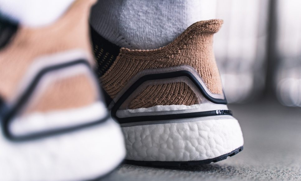 adidas-ultraboost-19-schwarz-beige-f35241-mood-2