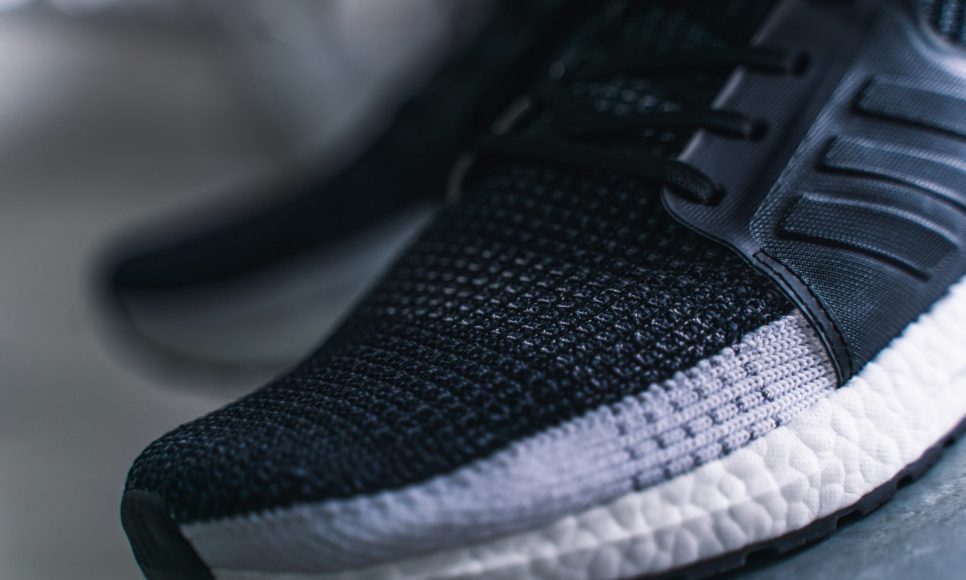 adidas-ultraboost-19-schwarz-weiss-b37704-mood-2