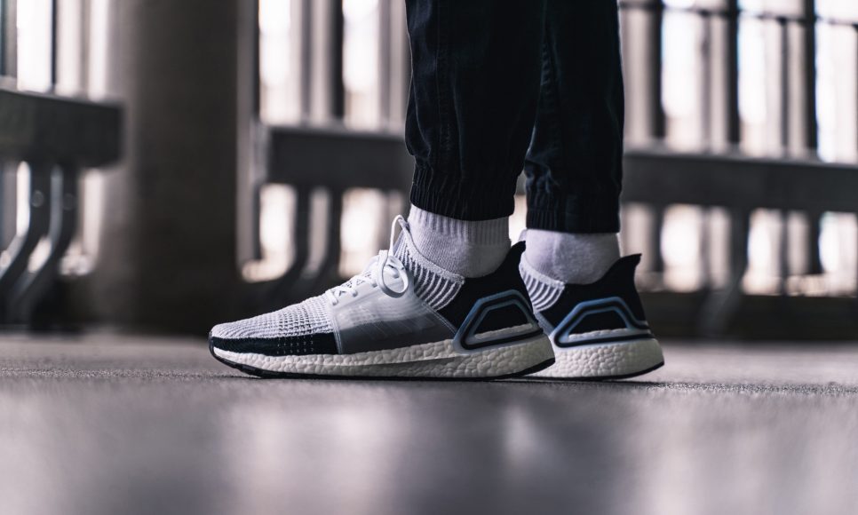 adidas-ultraboost-19-weiss-schwarz-b37707-mood-1