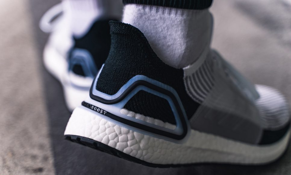 adidas-ultraboost-19-weiss-schwarz-b37707-mood-2