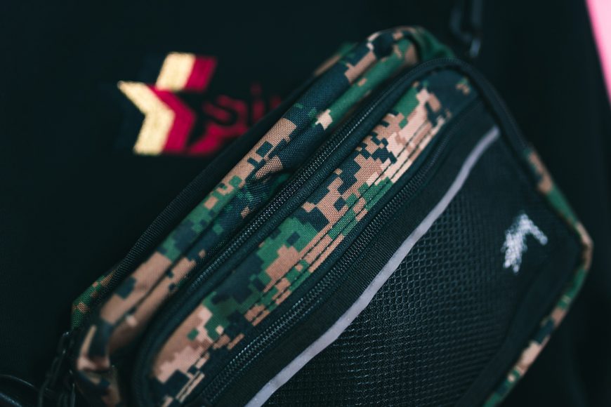 stussy-134201-digi-camo-shoulder-bag-3