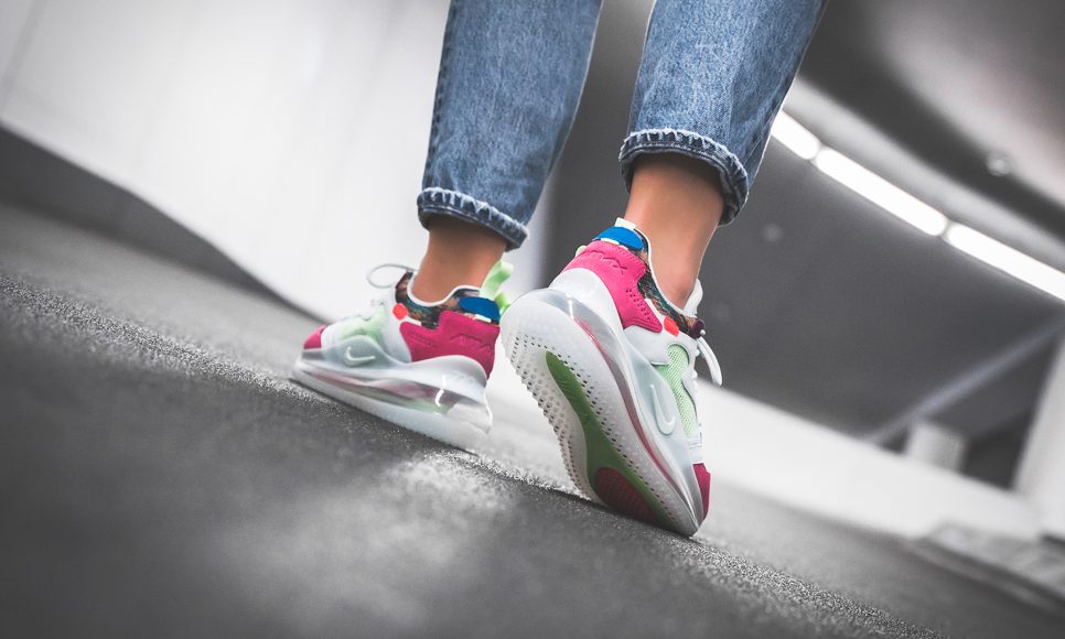 nike-WOMAN-CK2531-900-AIR-MAX-720-OBJ-8