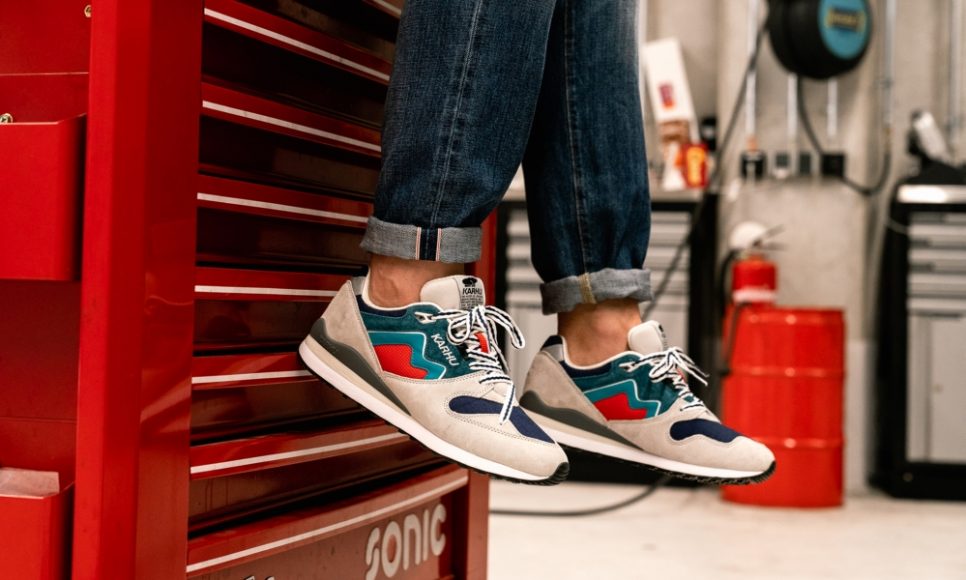 karhu-synchron-classic-rally-pack-f802643-mood-1