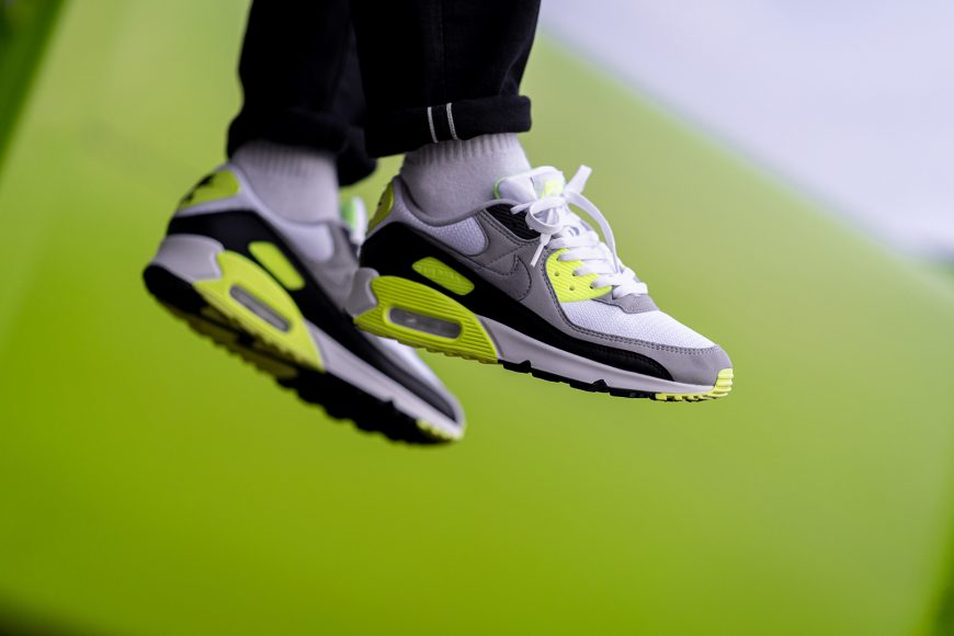 Nike-CD0881-103-Air-Max-90-Volt-1
