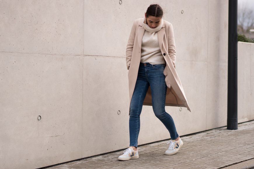 Veja-WOMEN-VX032174-V-10-Suede-1