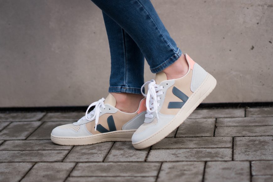 Veja-WOMEN-VX032174-V-10-Suede-2