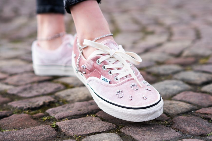 Vans-WOMEN-VN0A4U39WZV1-Era-Sandy-Liang-1