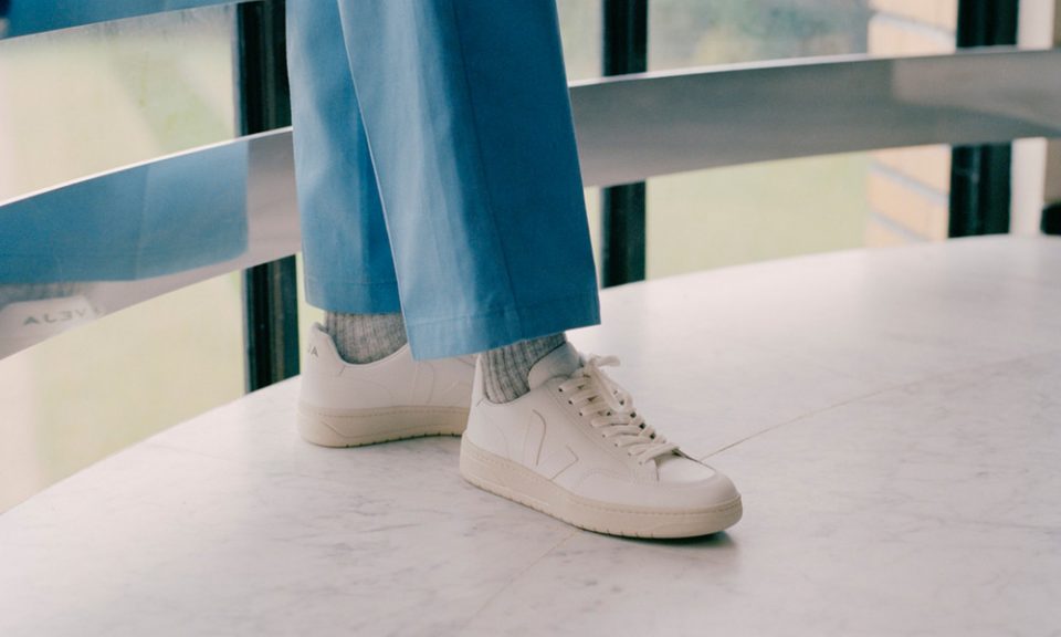 VEJA V-12 Leather