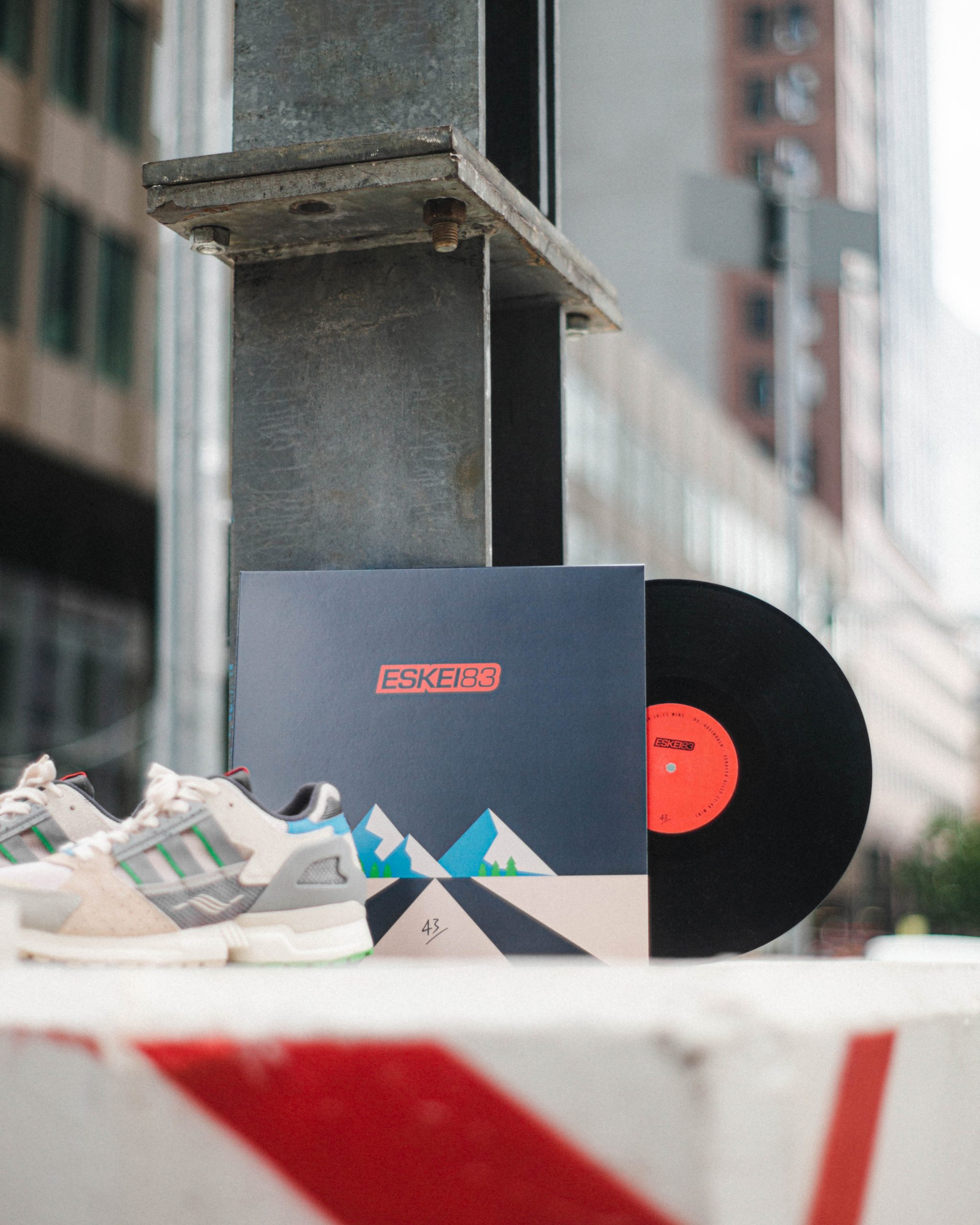 43einhalb-Adidas-E83-SV-Vinyl-Feed-01