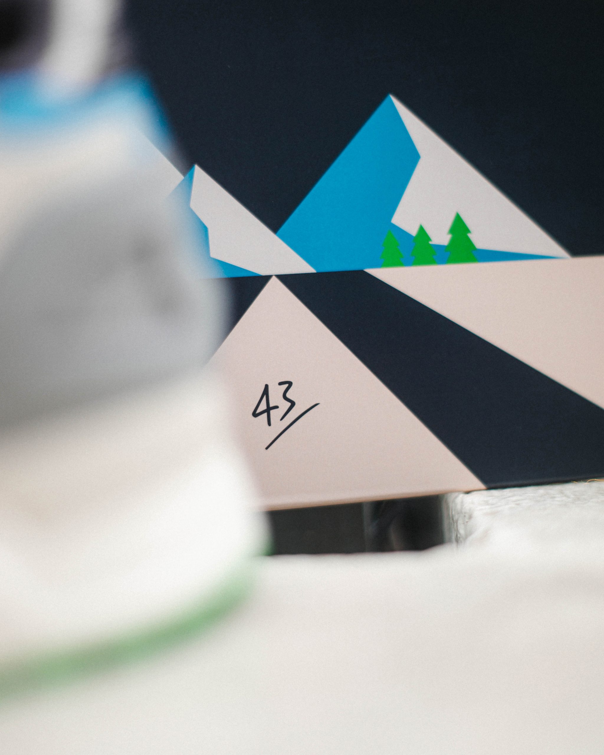43einhalb-Adidas-E83-SV-Vinyl-Feed-03