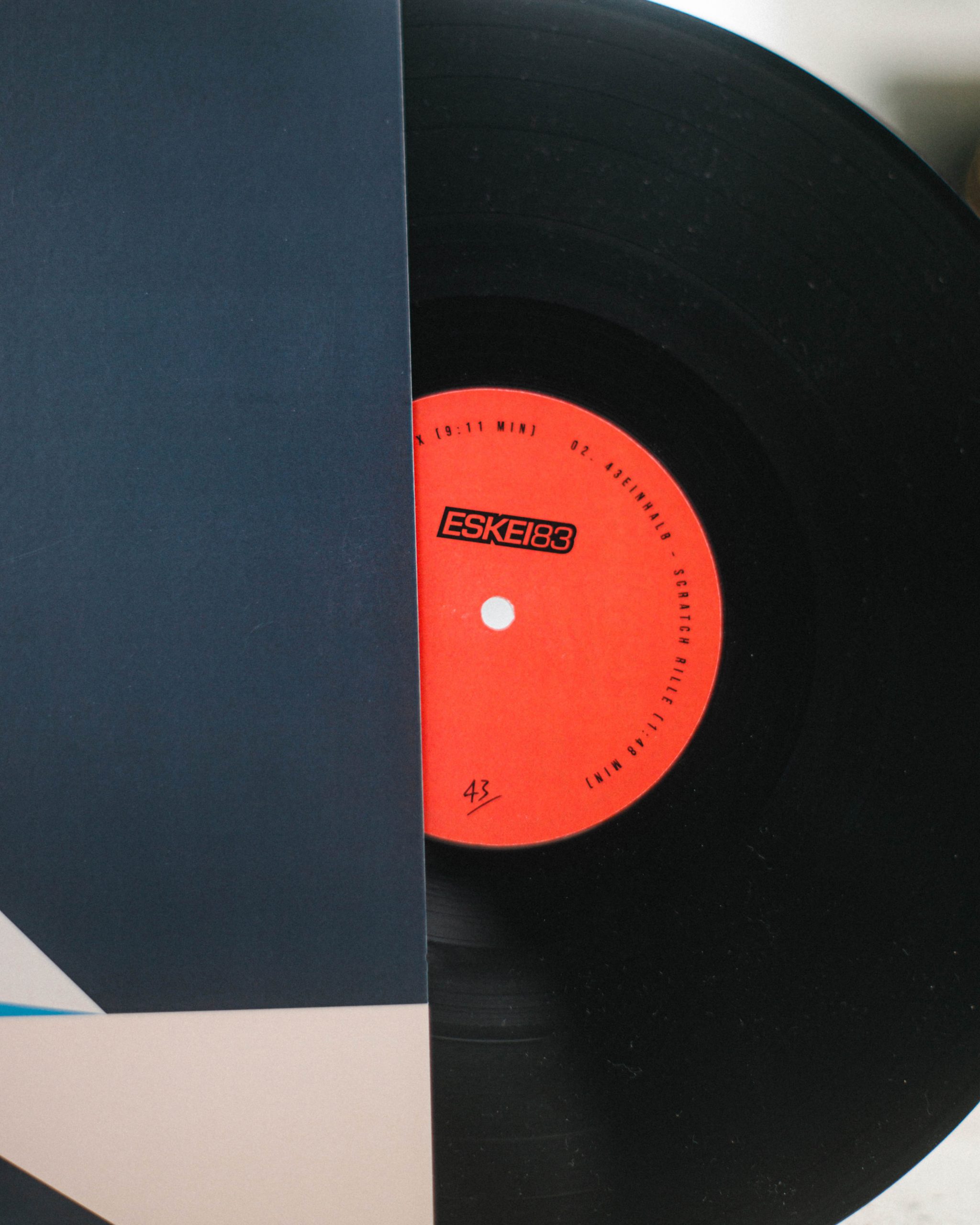 43einhalb-Adidas-E83-SV-Vinyl-Feed-04