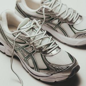 GT-2160 (white / shamrock green)