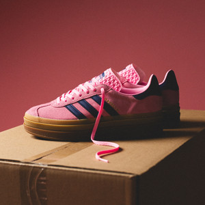 Gazelle Bold W (pink glow / victory blue / gum)