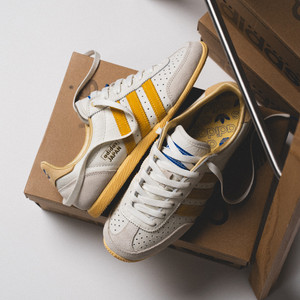 Japan W (white / spark / orange)