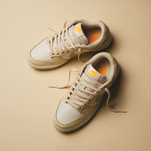 WMNS Dunk Low  (muslin / team gold / pale ivory / laser orange)