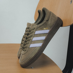 Handball Spezial W (olive / gum)