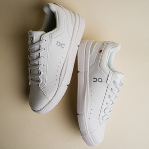 THE ROGER Advantage M (white)