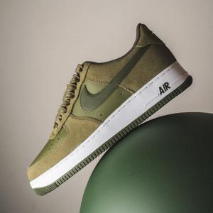 Air Force 1 07 LV8 (medium olive / cargo khaki / white)