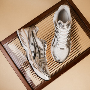 GEL-KAYANO 14 (white / graphite grey)