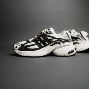 Adistar Xlg 2.0 (grey strata / core black / off white)