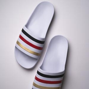 Adilette Aqua Deutschland (schwarz / rot / gold)