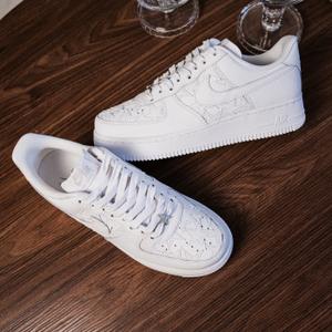 Air Force 1 07 (white / white / metallic silver)