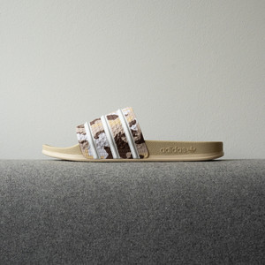 Adilette OG CF (wonder white / footwear white / trace brown)