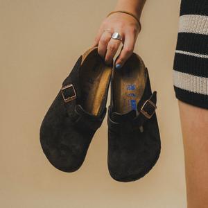 Boston Soft Footbed Suede (Leather Mocha)